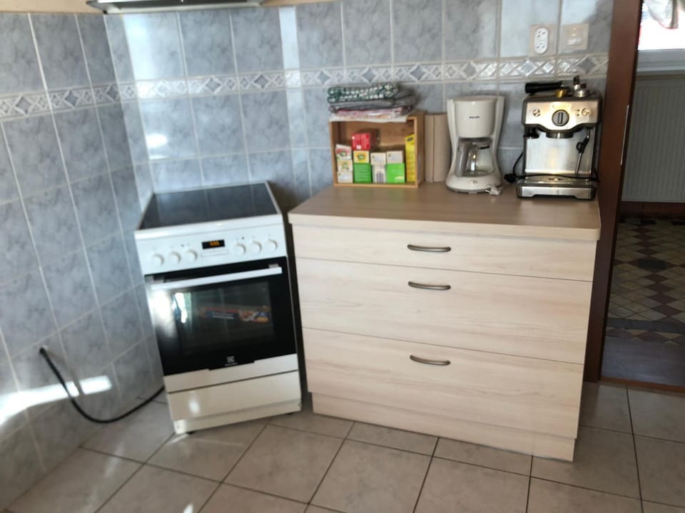 Breakfast, kitchen, kitchen