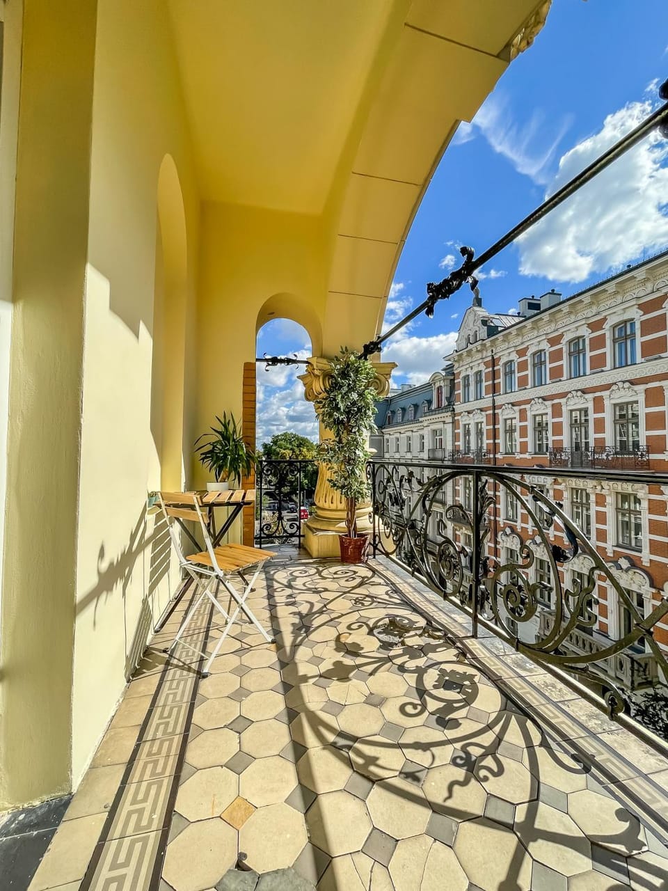 Property building, Neighbourhood, Balcony/Terrace, City view, Street view