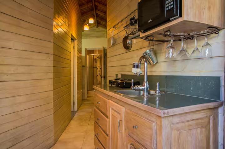 One32 Guesthouse Bejeweled Apartment in Kingston