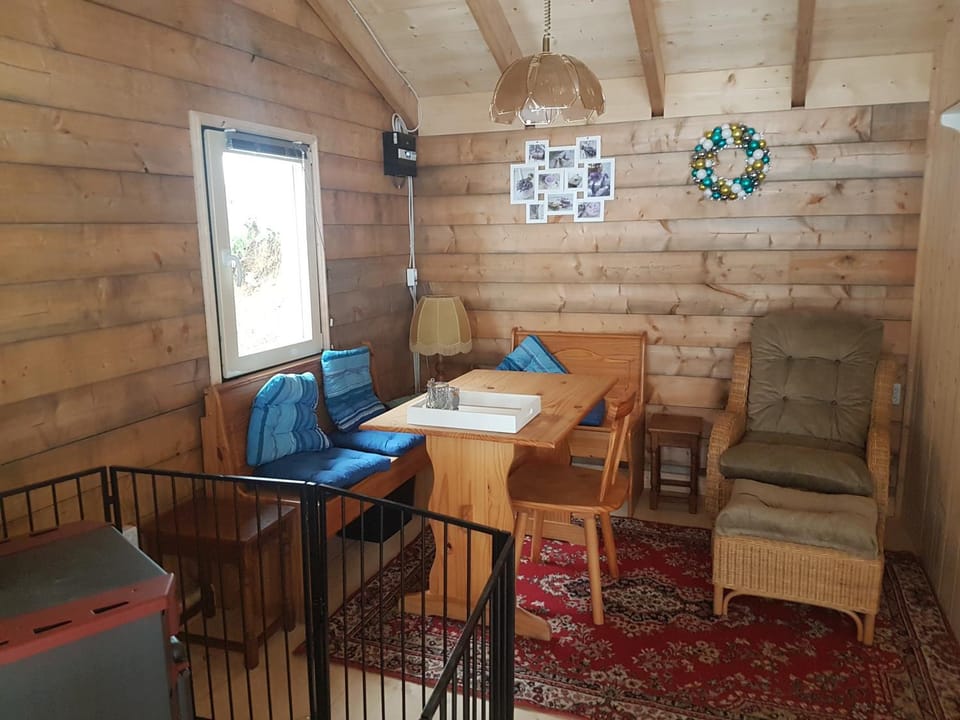 Photo of the whole room, Seating area