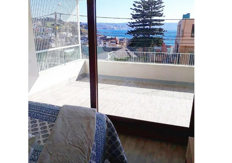 Bed, Bedroom, City view, Sea view