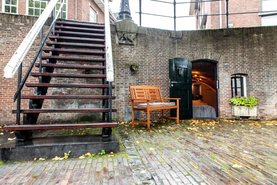 Facade/entrance, Balcony/Terrace, Decorative detail, Street view