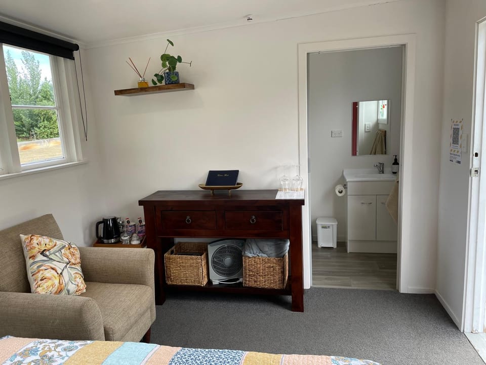 'The Crib' on Legacy Vineyard Chalet in Alexandra
