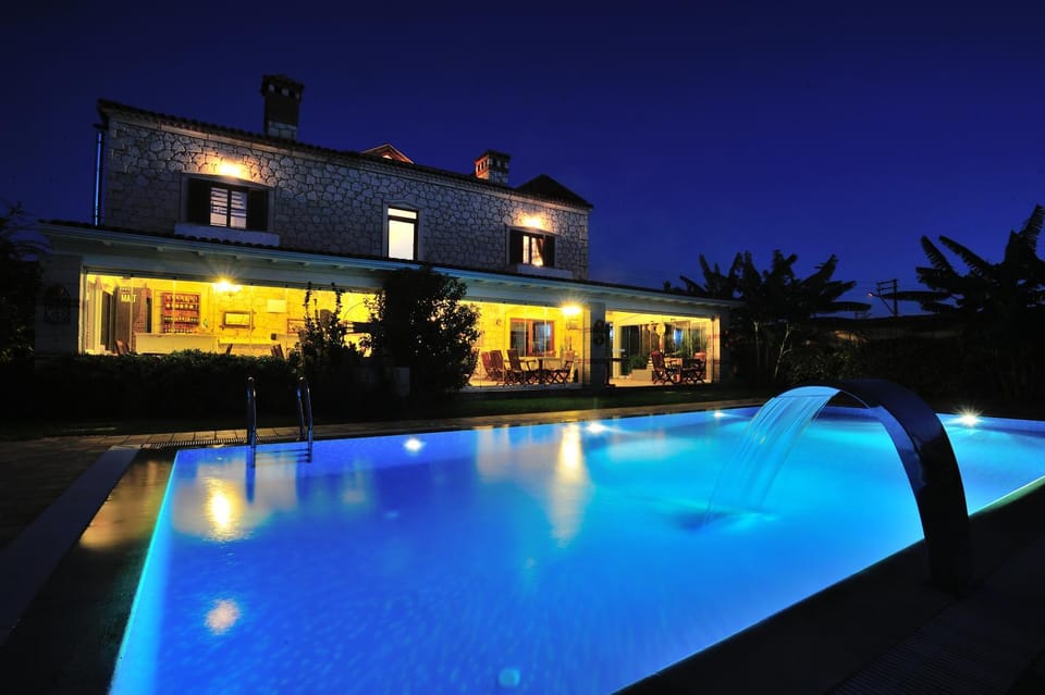 Property building, Swimming pool