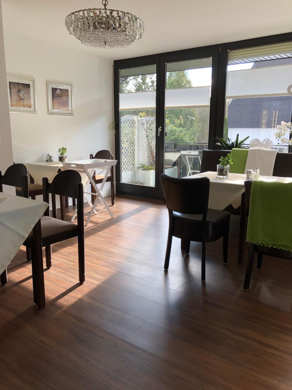Seating area, Dining area, Breakfast