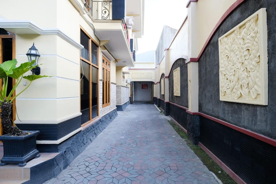 Facade/entrance