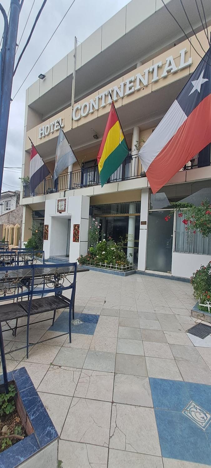 Property building, Restaurant/places to eat, Breakfast