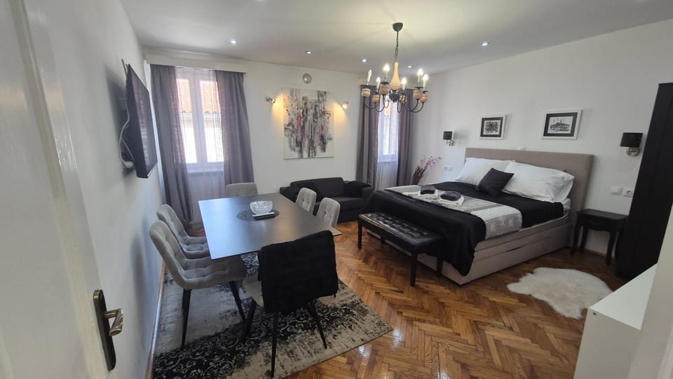 Deluxe Zoya Centar Apartment in Pula