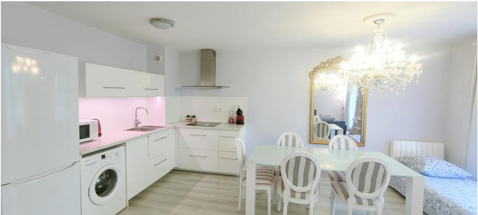 Dining area, kitchen