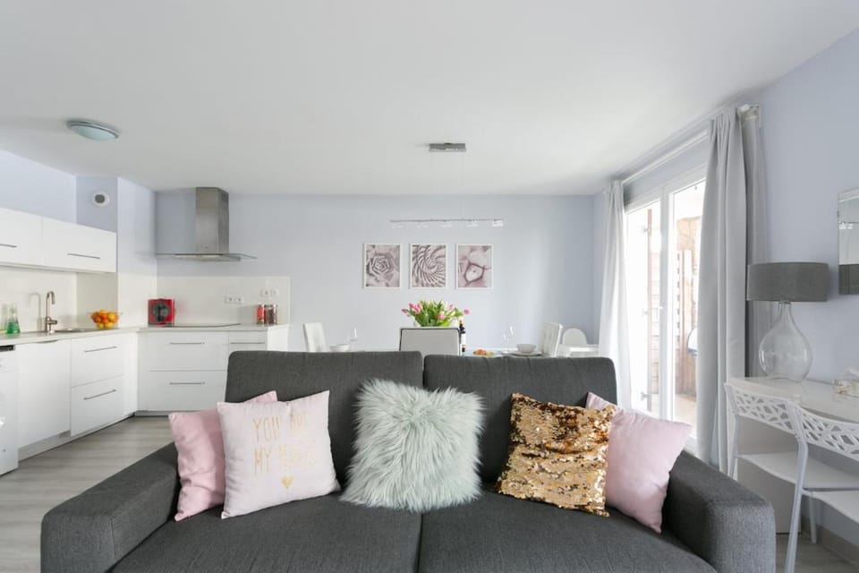 Kitchen or kitchenette, Living room, Seating area