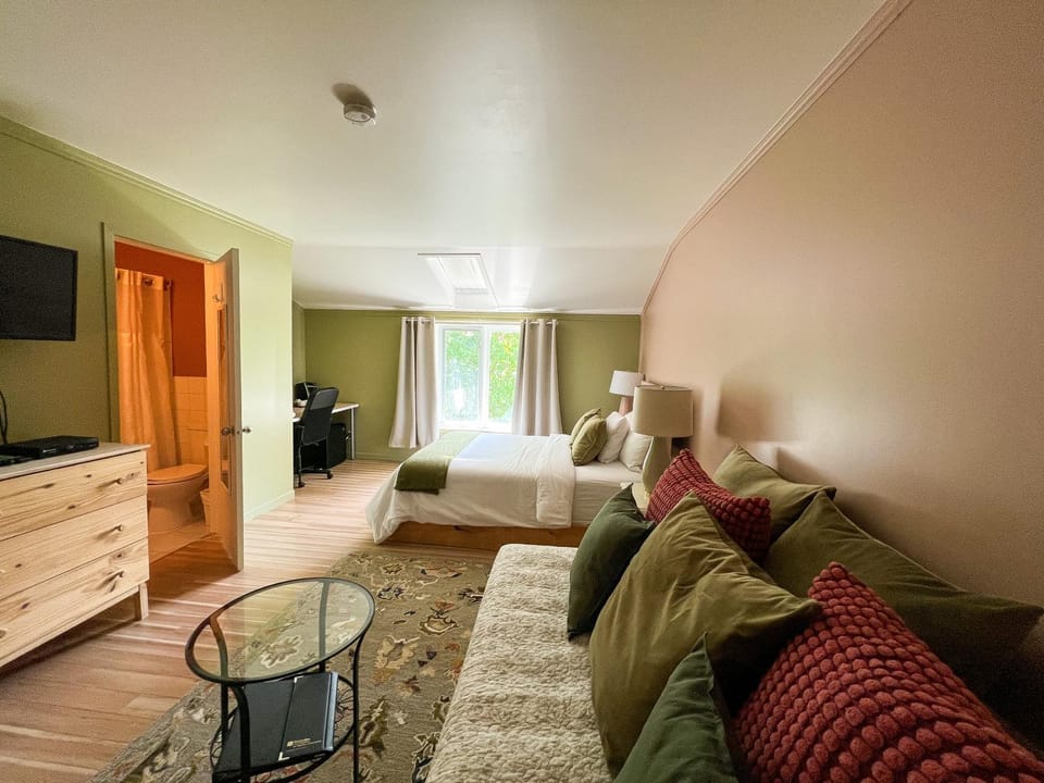 Bed, Photo of the whole room