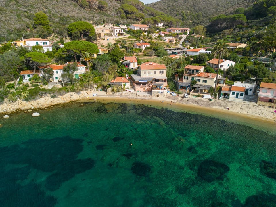 Neighbourhood, Beach
