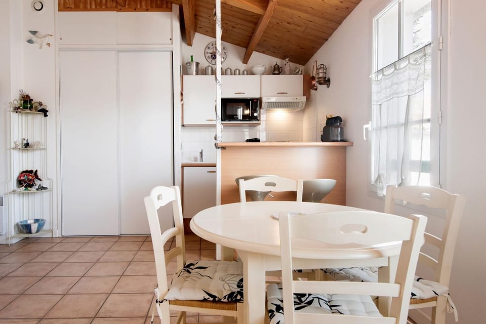Dining area, Communal kitchen