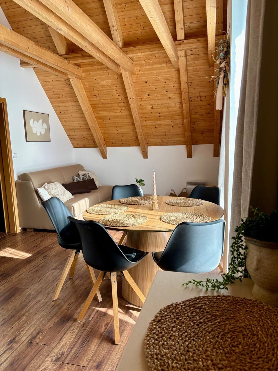 Living room, Seating area, Dining area