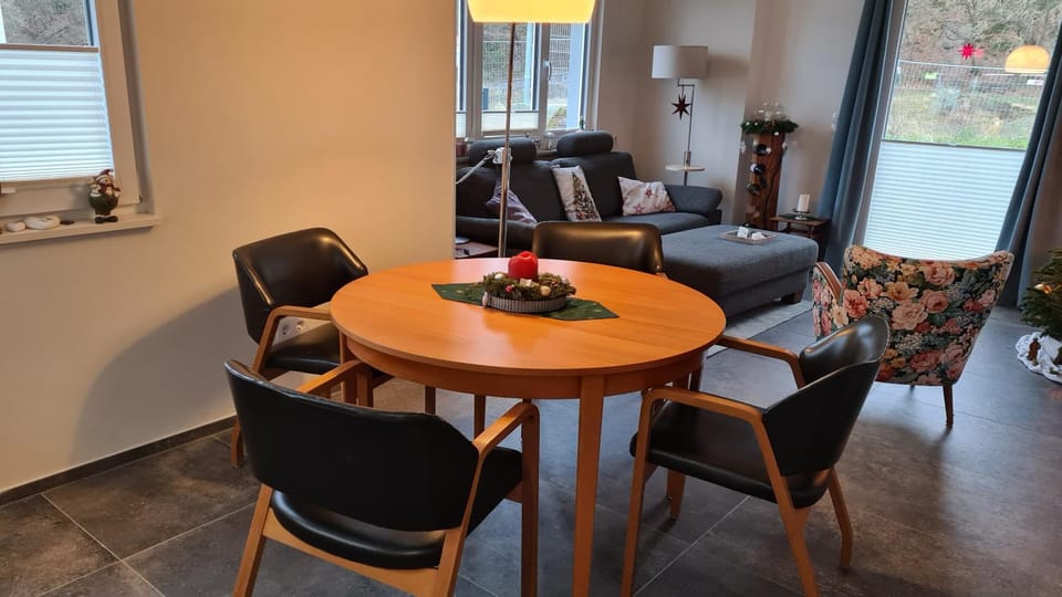 Seating area, Dining area