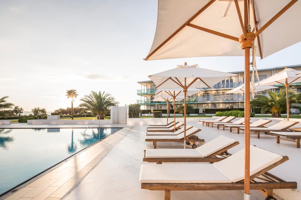 Property building, Balcony/Terrace, Swimming pool