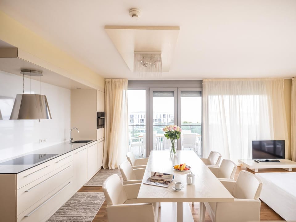 Living room, Dining area, kitchen