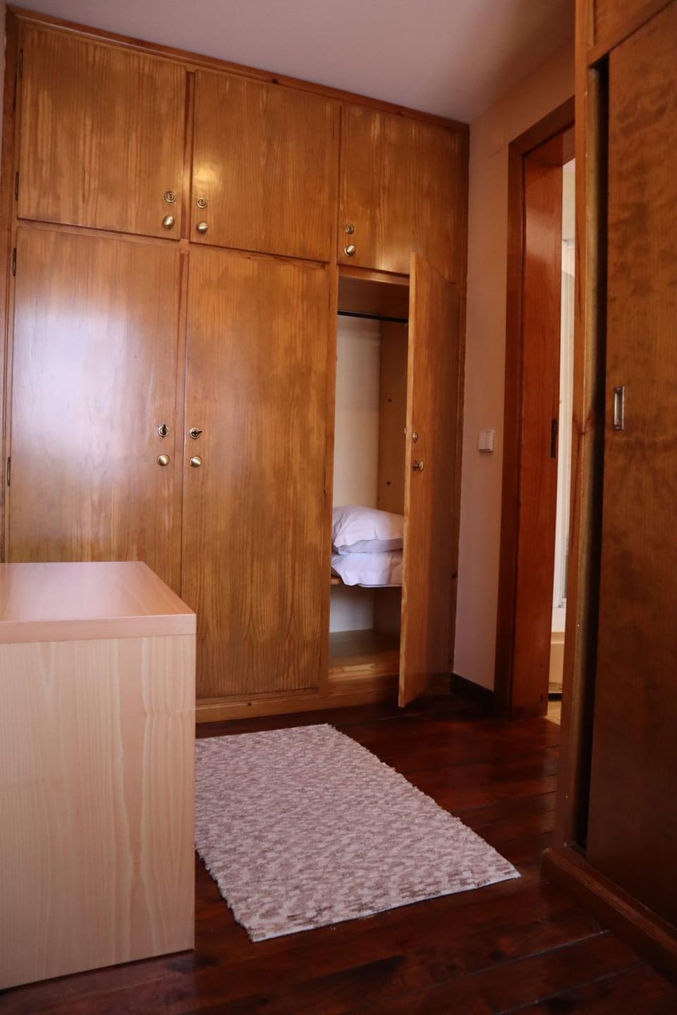 Photo of the whole room, wardrobe