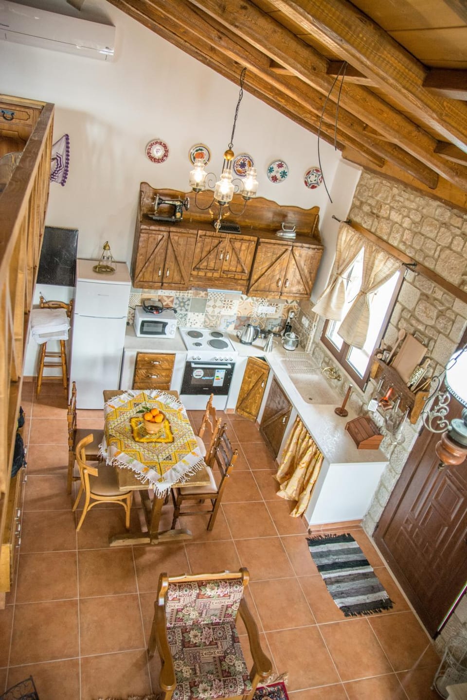 Kitchen or kitchenette, Food and drinks, Dining area, minibar, pet friendly, stove, air conditioner