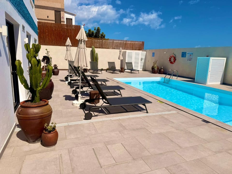 Day, Pool view, Swimming pool, sunbed