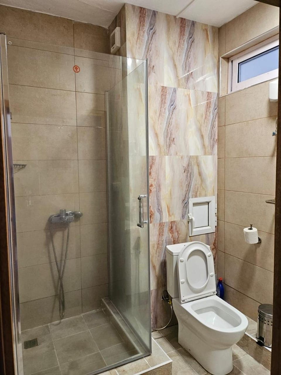 Shower, Toilet