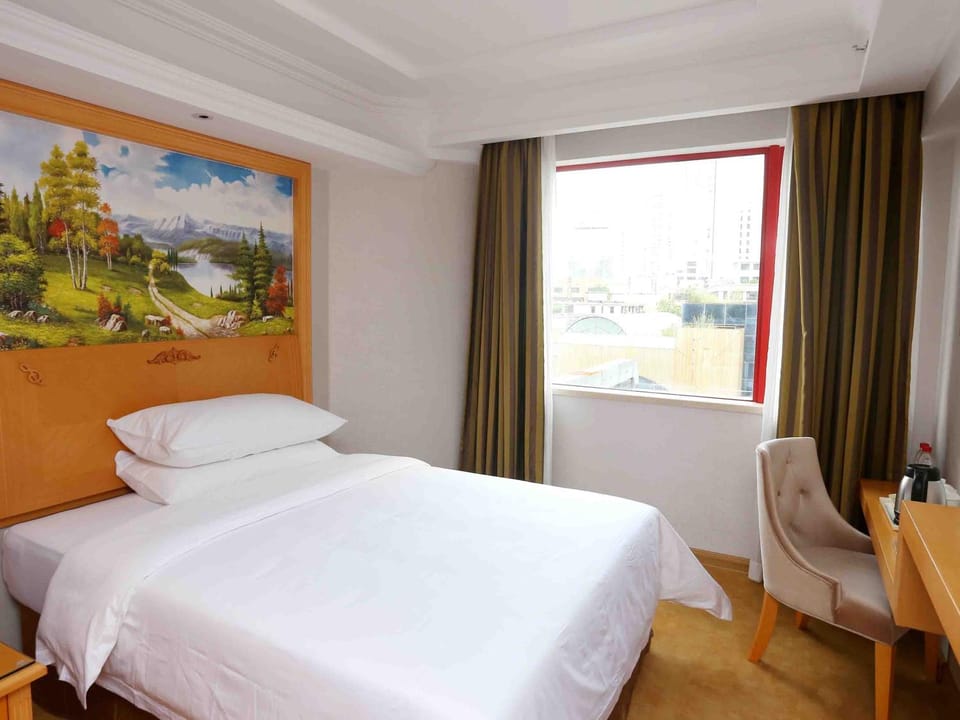 Vienna Hotel Zhongshan West District Hotel in Guangzhou