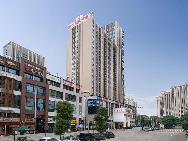 Vienna International Hotel Dongguan Shilonghuixing Business Central Hotel in Guangzhou