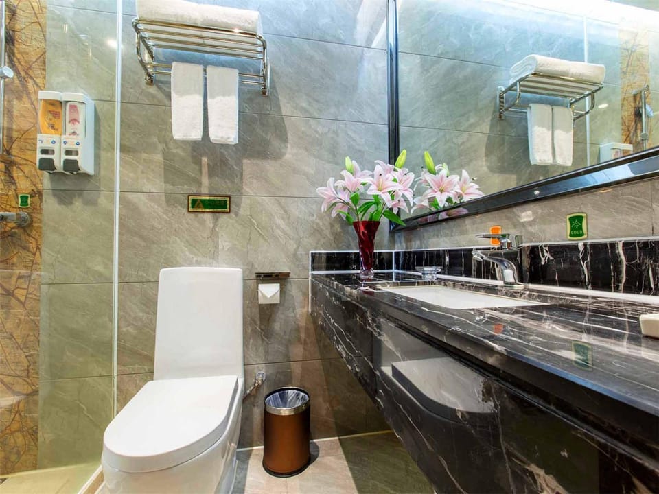 Vienna Hotel Dongguan East Bus Station Hotel in Guangzhou
