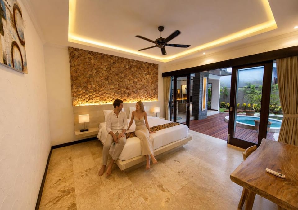 Bedroom, Pool view
