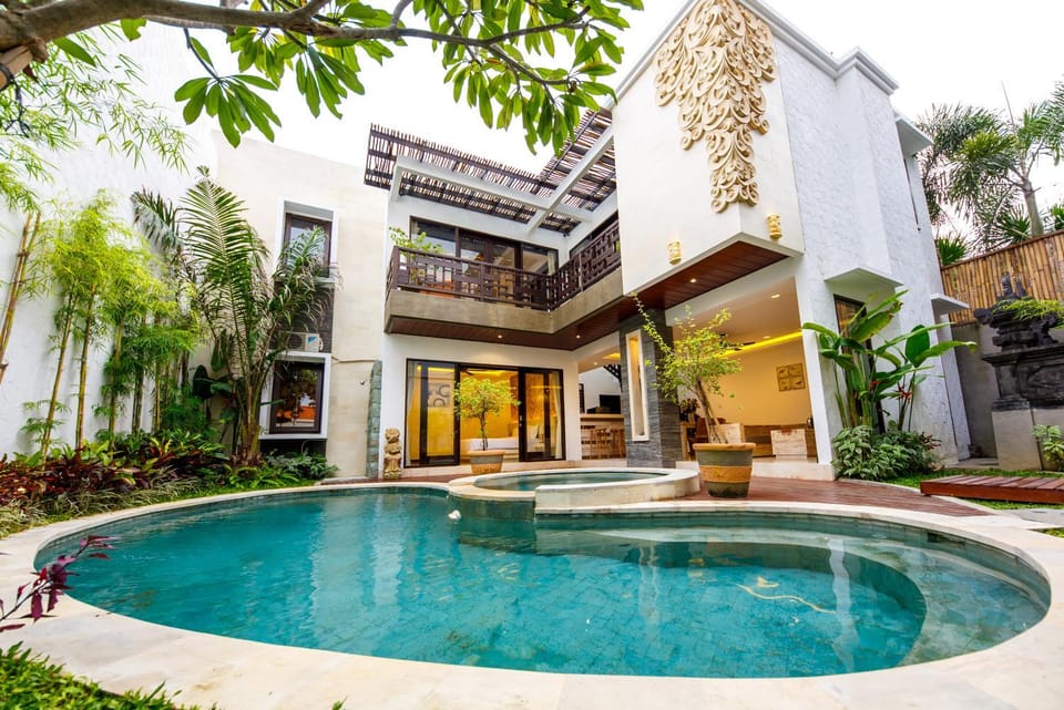 Property building, Garden view, Swimming pool