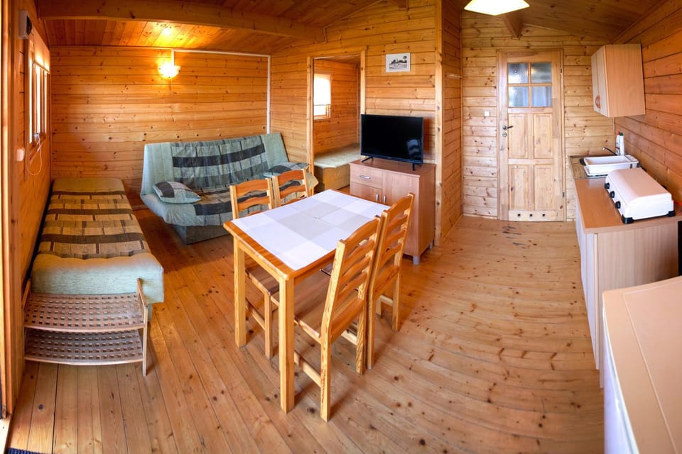 Kitchen or kitchenette, Living room, Dining area, Bedroom