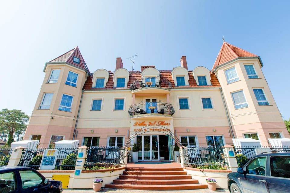 Facade/entrance
