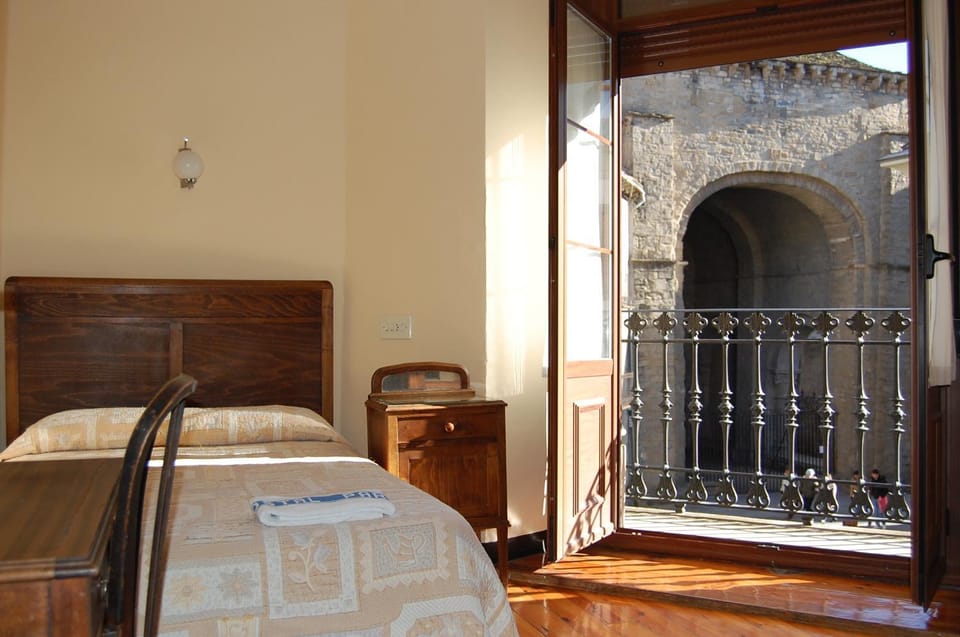 Day, Photo of the whole room