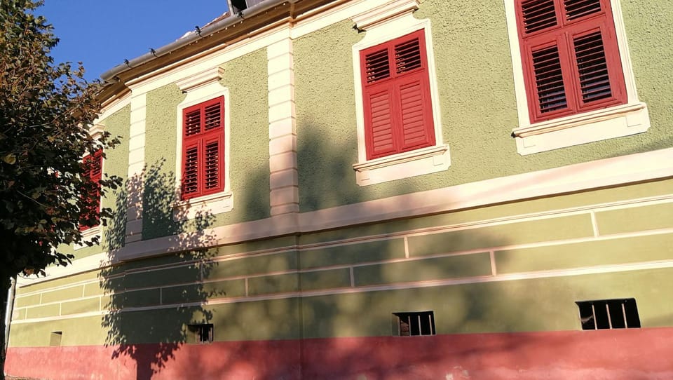 Facade/entrance