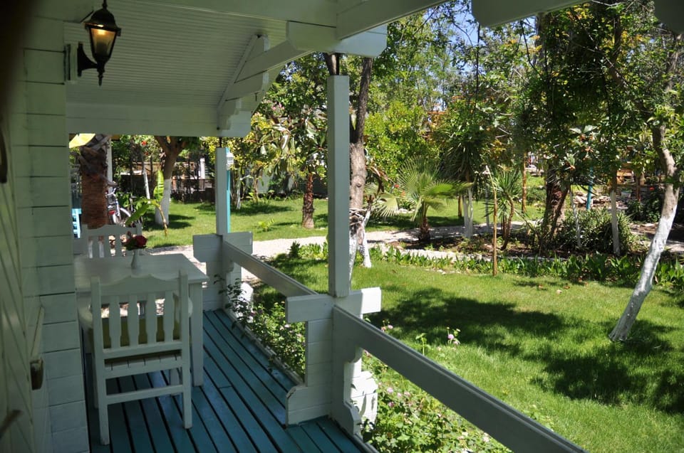 View (from property/room), Balcony/Terrace, Garden view