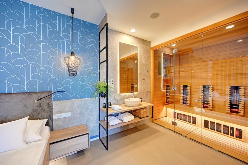 Sauna, Bathroom, Bedroom