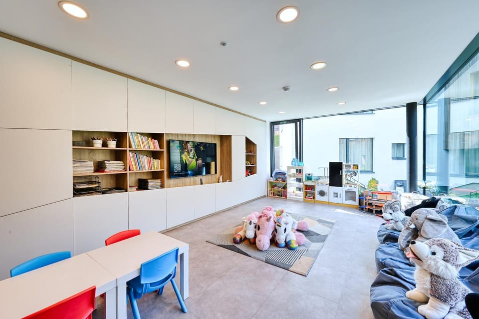 Communal lounge/ TV room, Game Room, TV and multimedia