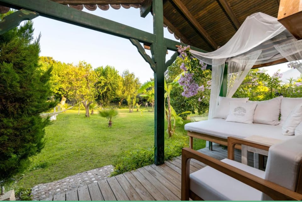Patio, Spring, Natural landscape, Garden, View (from property/room), Balcony/Terrace, Living room, Seating area, Garden view
