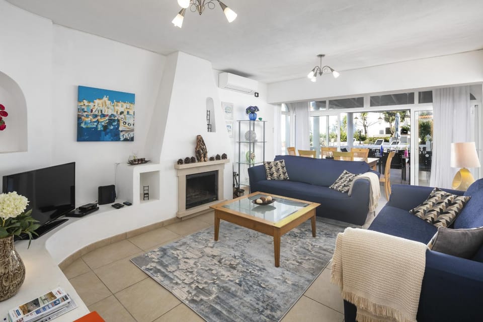 Communal lounge/ TV room, Living room