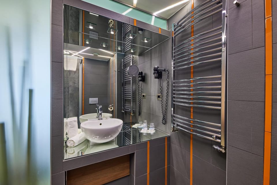 Shower, Bathroom, towels