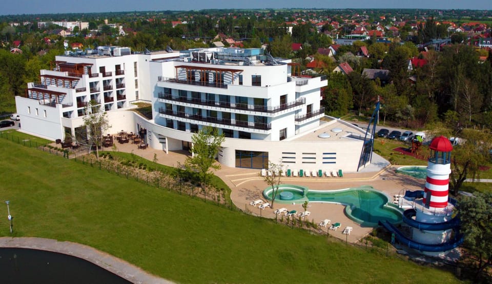 Property building, Facade/entrance, Bird's eye view