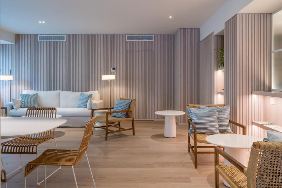 Communal lounge/ TV room
