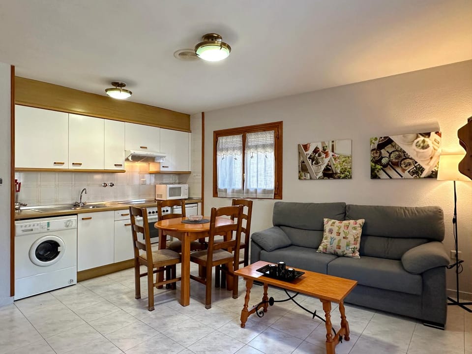 Kitchen or kitchenette, Living room, Seating area, Dining area, minibar, oven, stove, washing machine