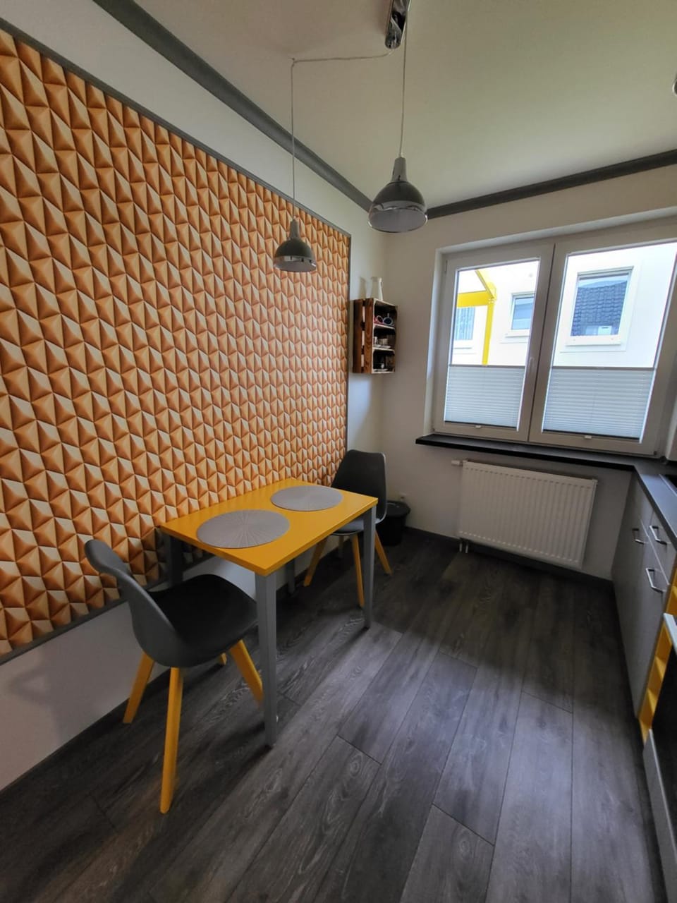 Kitchen or kitchenette, Dining area