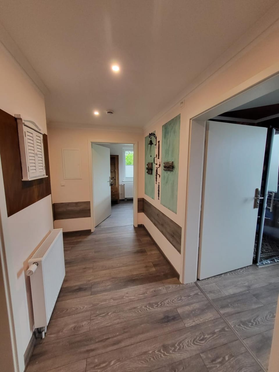 Photo of the whole room, Area and facilities