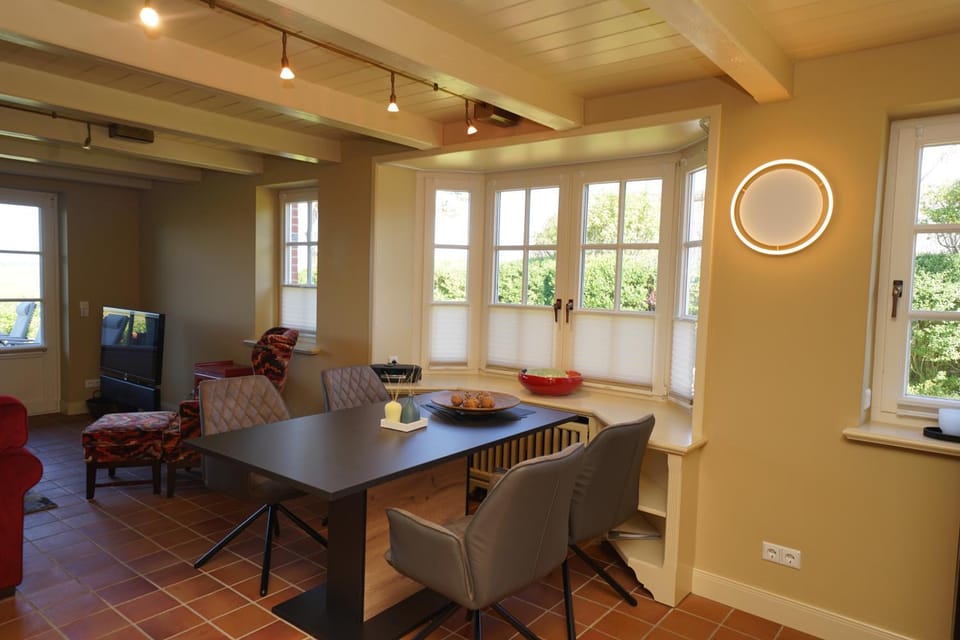 TV and multimedia, Dining area
