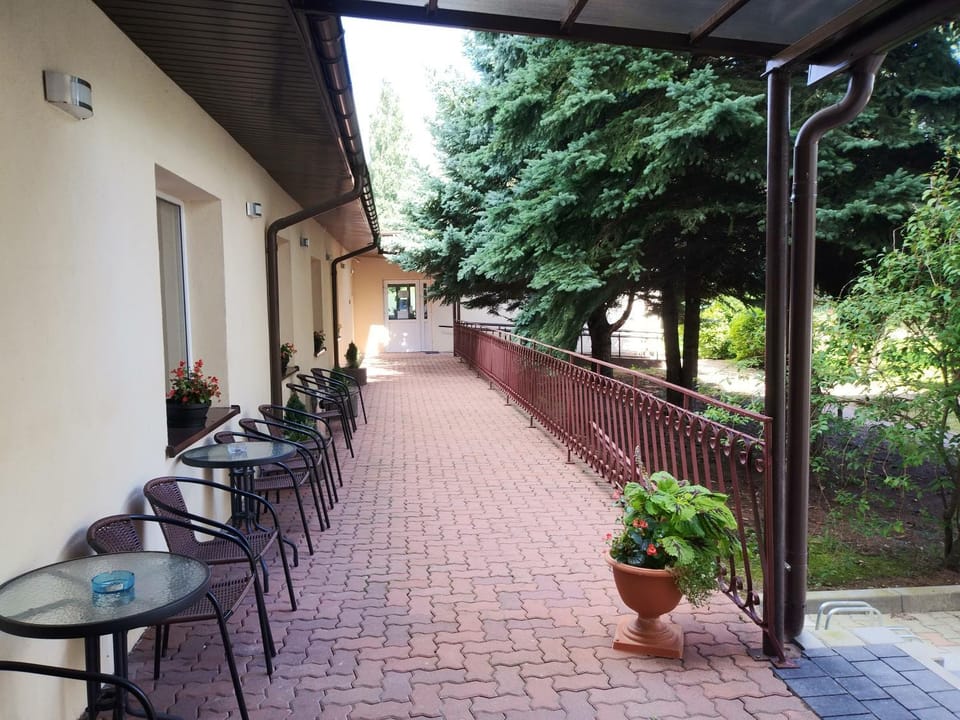 Property building, Patio, Balcony/Terrace