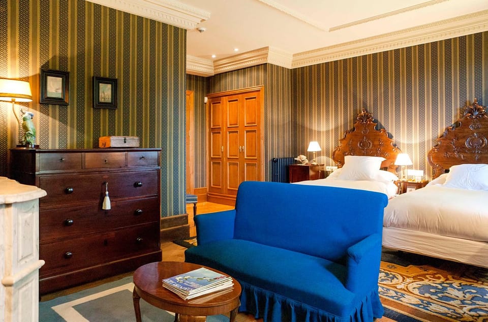 Bed, Bedroom, fireplace
