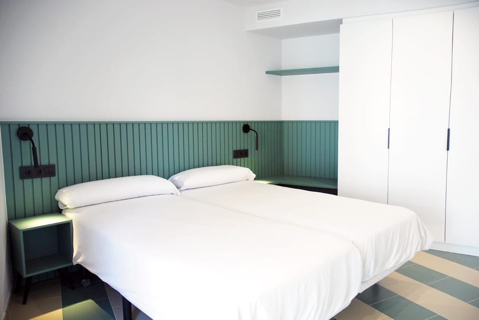 Bed, Bedroom, wardrobe