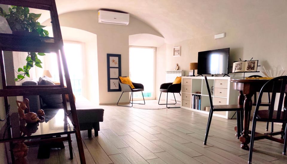 Living room, air conditioner